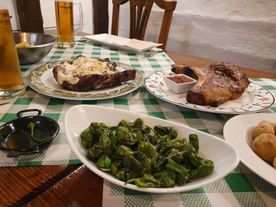 mesa con platos